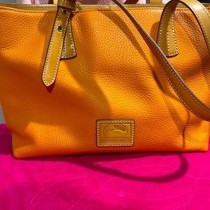 Orange tote like new